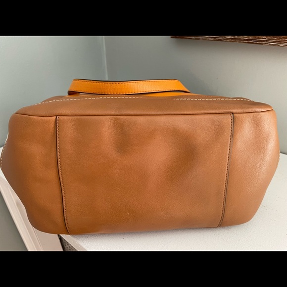 Gently used leather coach shoulder bag with zipper top and multiple pockets - Picture 5 of 10